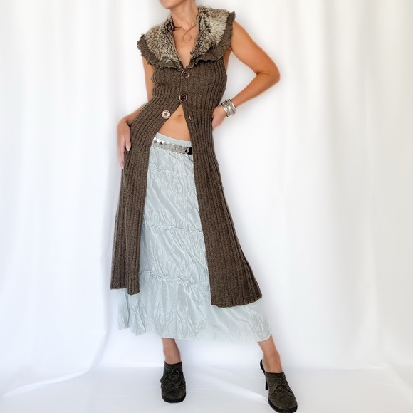💔SOLD💔 Brown Knit Vest with Faux Fur Collar - Picture 3 of 4